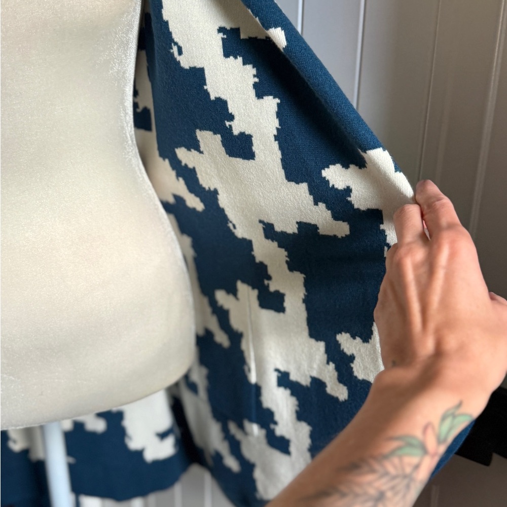 MarlaWynne Teal and Cream Houndstooth Belted Shawl Cardigan - Picture 11 of 12